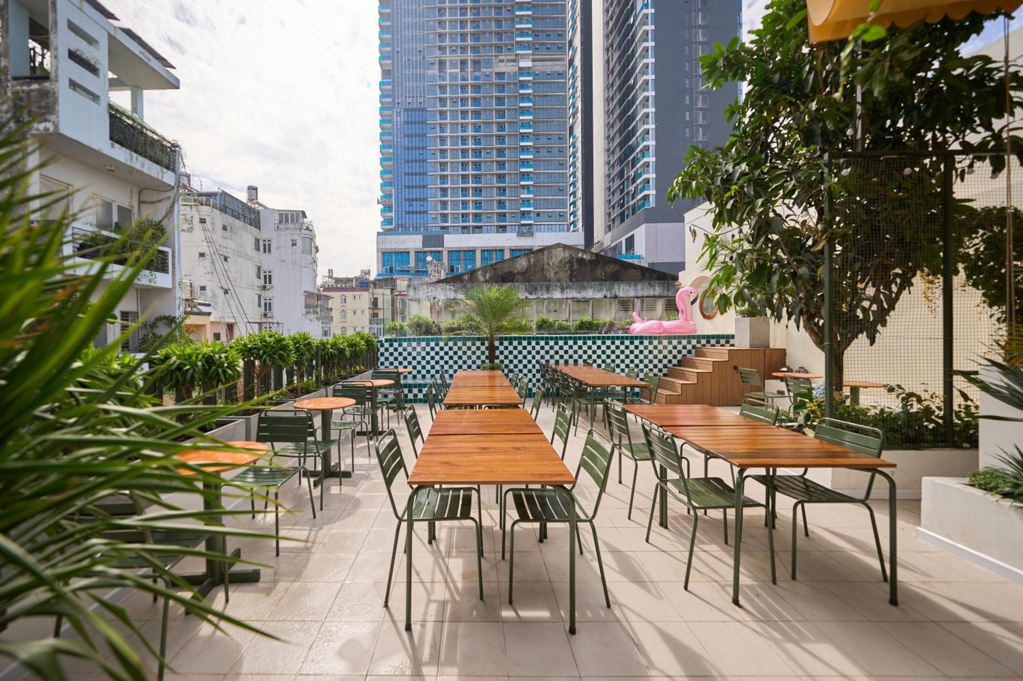 Apartment District One Hotel-rooftop Pool-reception 24-7-breakfast
