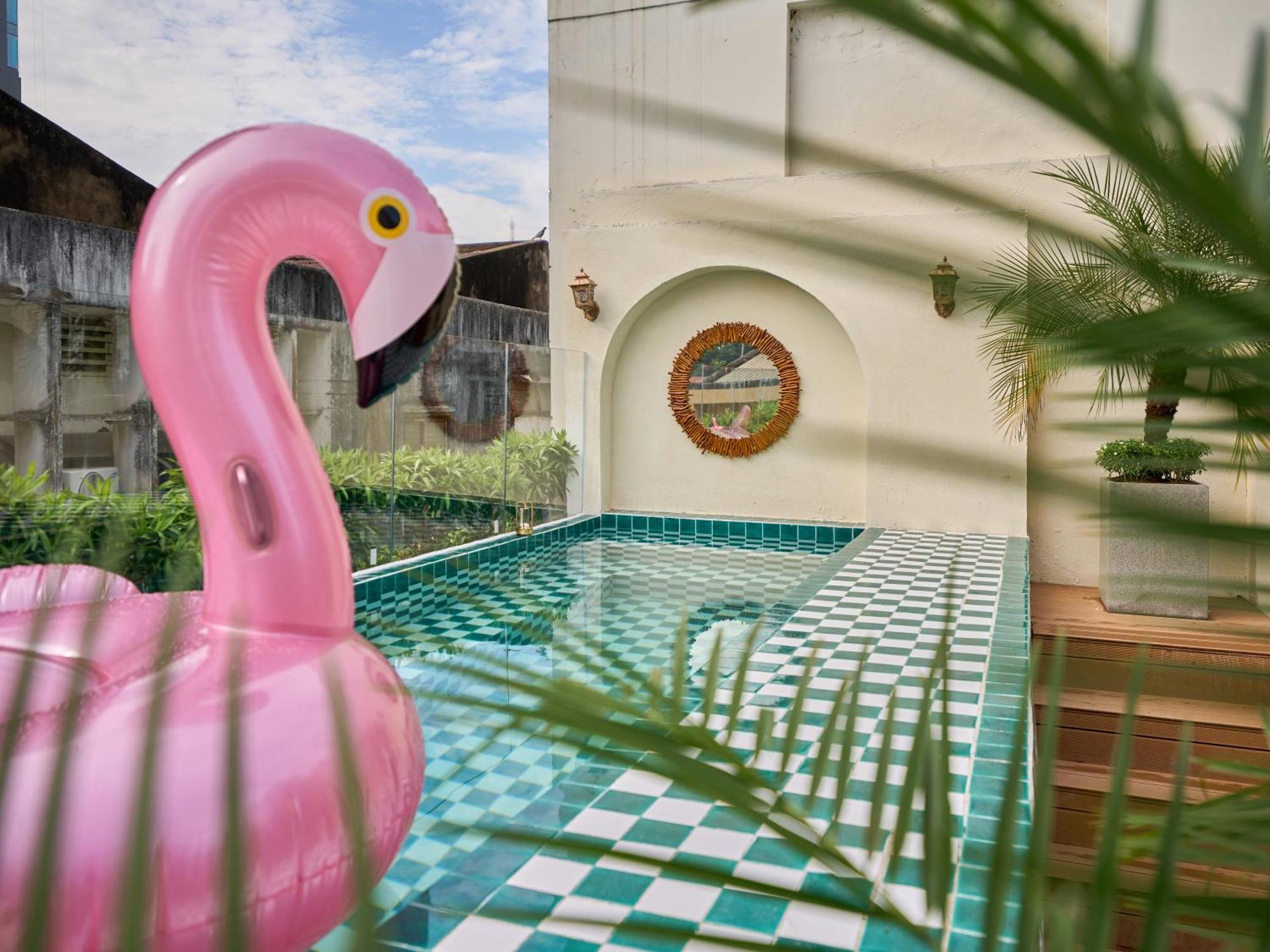 District One Hotel-rooftop Pool-reception 24-7-breakfast * Ho Chi Minh City