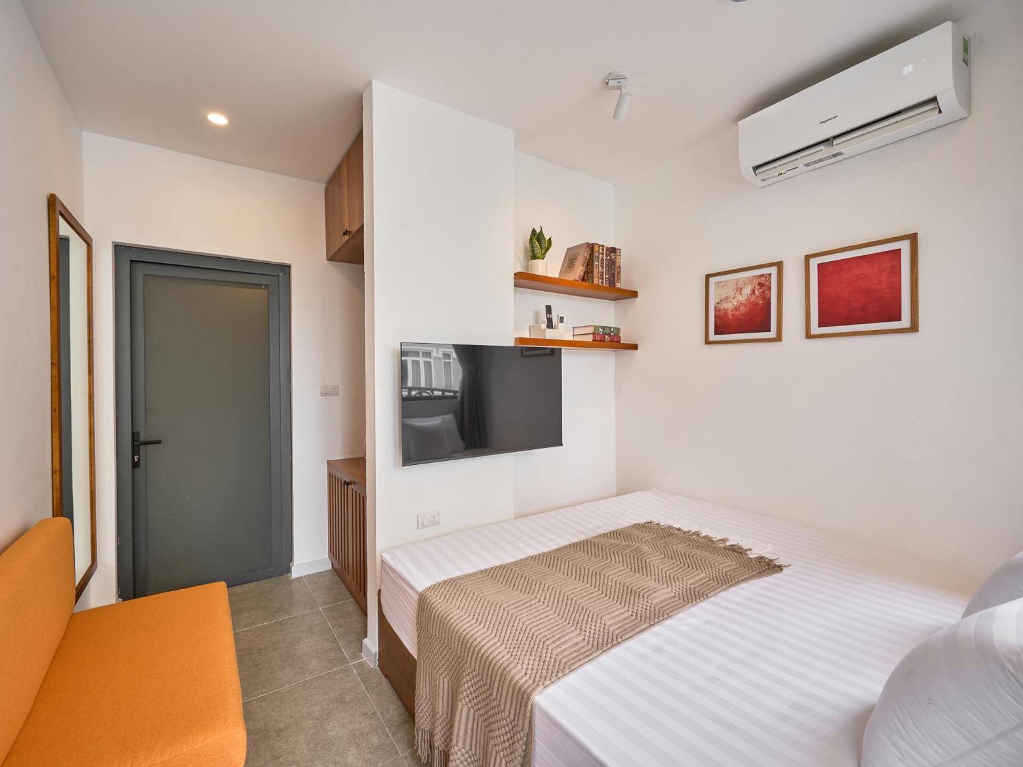 District One Hotel-rooftop Pool-reception 24-7-breakfast Ho Chi Minh City