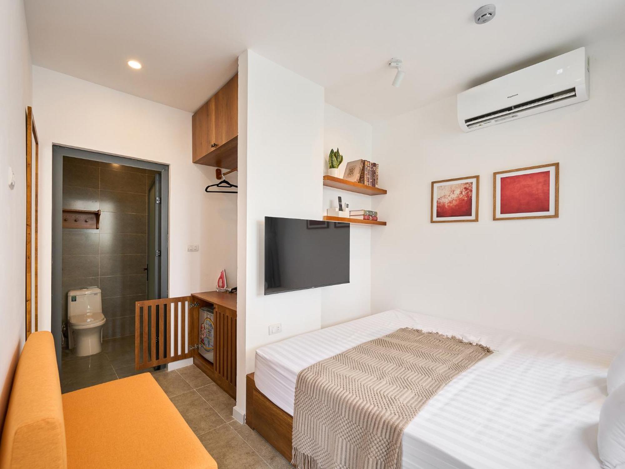 District One Hotel-rooftop Pool-reception 24-7-breakfast Ho Chi Minh City